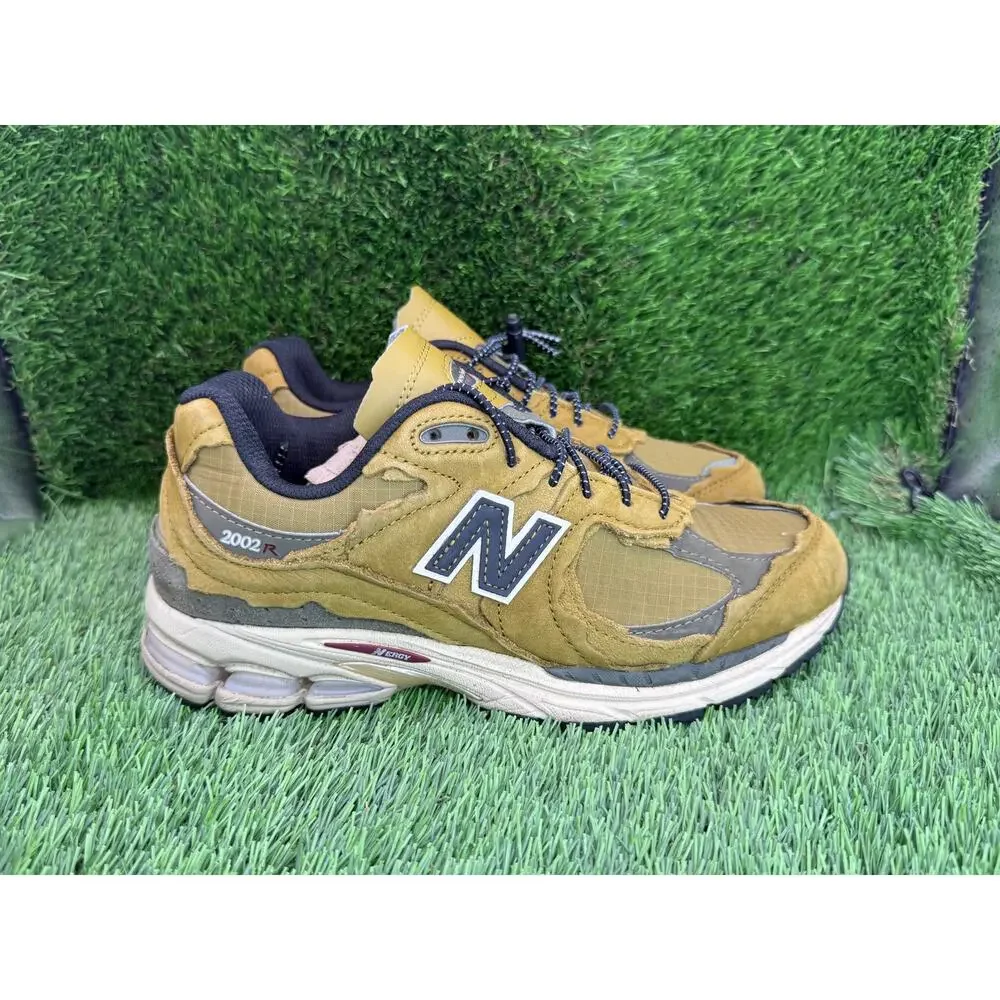 New Balance 2002R M2002RDP Athletic Sneaker Unisex M6/W7.5D Brown Suede Running